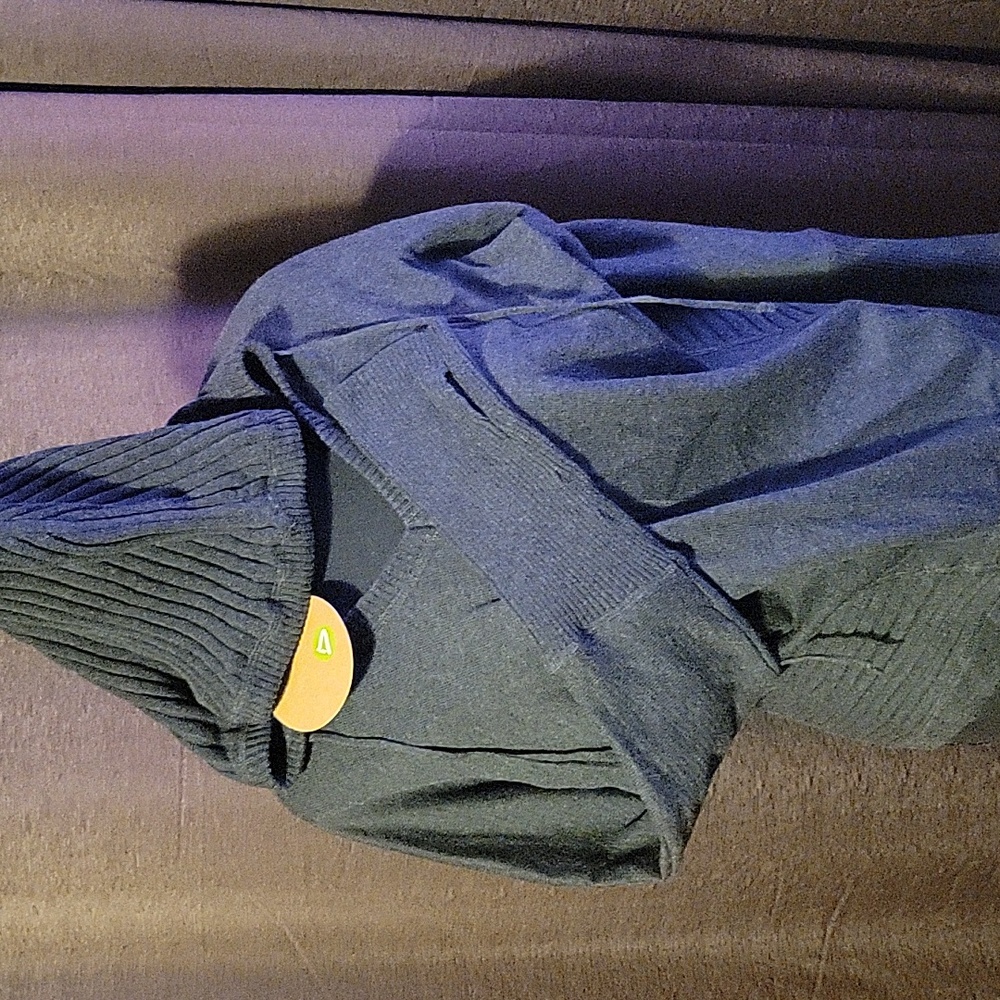Hooded Sweater - Picture 3 of 4